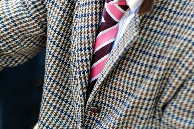 Trinity Hall, crescent tie and houndstooth jacket, cravate des Crescents et vest en pied de poule